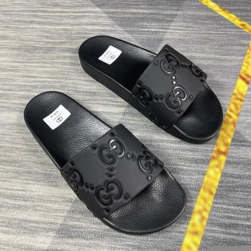 G*u*i slippers